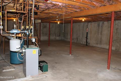 67 Howe Rd, Pittsfield, MA 01201 photo 36