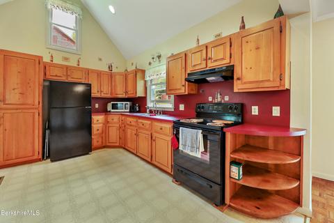 30 S Prospect St, Lee, MA 01238 photo 12