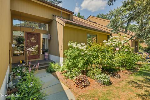 29 Lakecrest Dr #29, Pittsfield, MA 01201