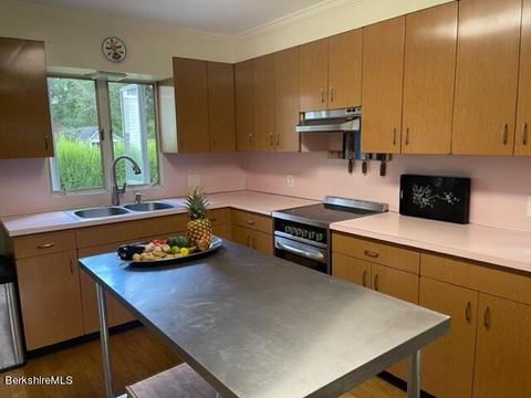 57 Maple St, Williamstown, MA 01267 photo 7