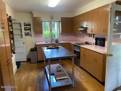 57 Maple St, Williamstown, MA 01267 photo 8