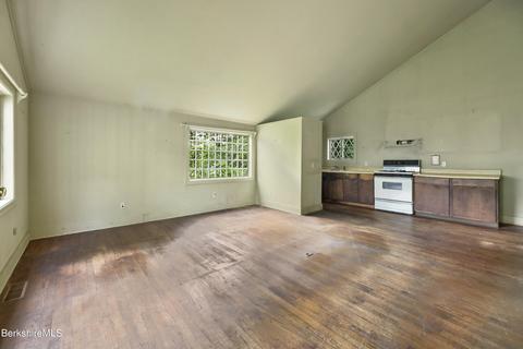 269 E Main St, Sheffield, MA 01222 photo 6