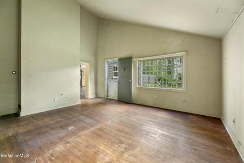 269 E Main St, Sheffield, MA 01222 photo 7