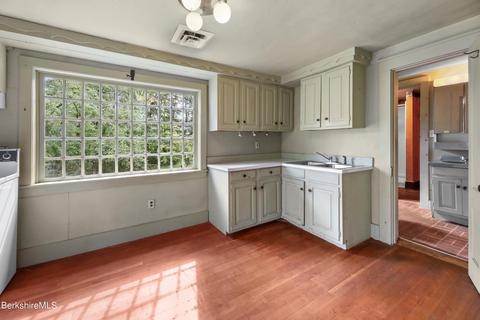 269 E Main St, Sheffield, MA 01222 photo 18