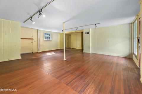 269 E Main St, Sheffield, MA 01222 photo 4