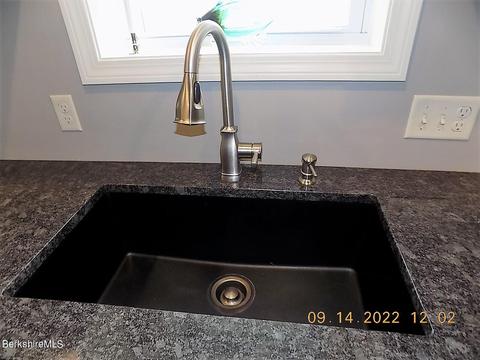 14 Elm St, Lenox, MA 01240 photo 6