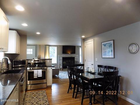 14 Elm St, Lenox, MA 01240 photo 2