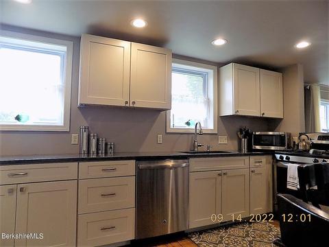 14 Elm St, Lenox, MA 01240 photo 3