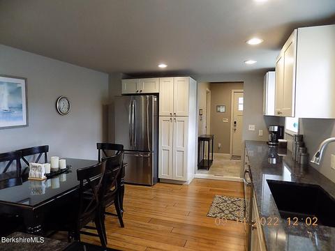 14 Elm St, Lenox, MA 01240 photo 5