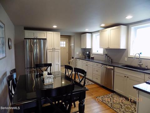 14 Elm St, Lenox, MA 01240 photo 4