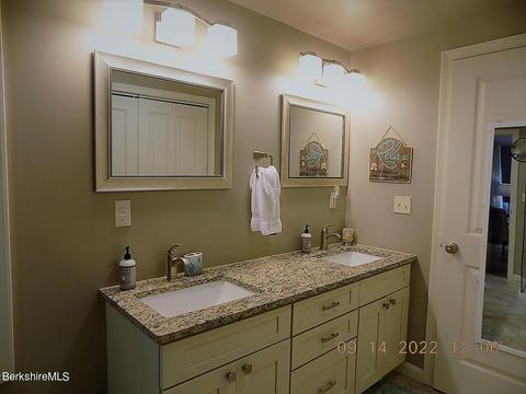 14 Elm St, Lenox, MA 01240 photo 16