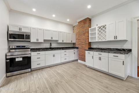 75 Appleton Ave, Pittsfield, MA 01201 photo 9