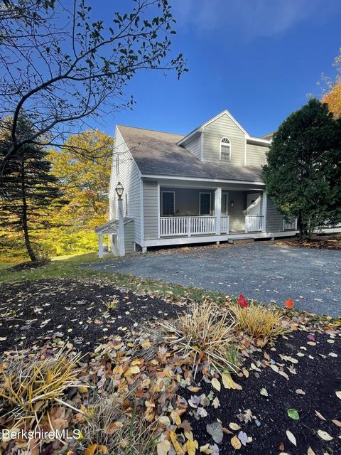 9201 Mountainside Dr, Hancock, MA 01237 photo 2