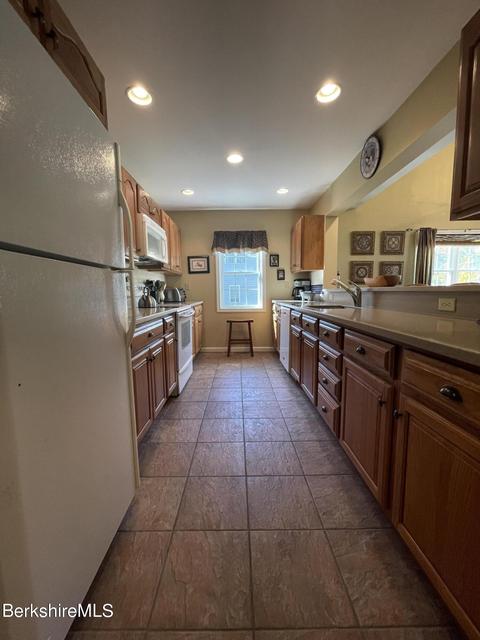 9201 Mountainside Dr, Hancock, MA 01237 photo 12