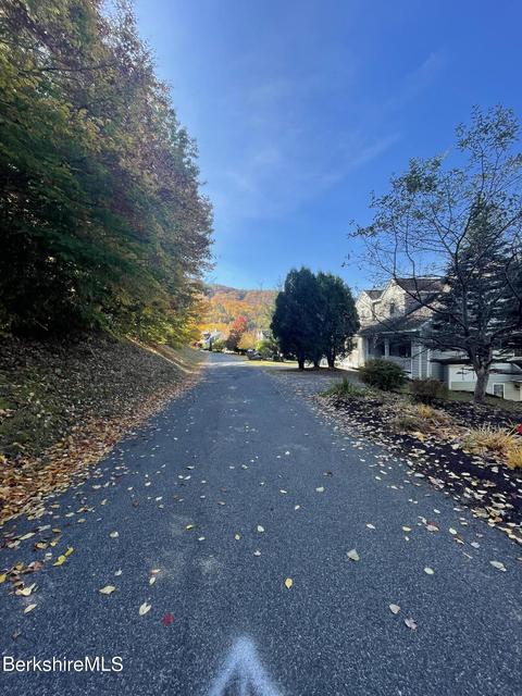 9201 Mountainside Dr, Hancock, MA 01237 photo 4