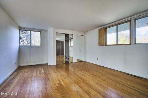 59 Arnold Rd, Pelham, MA 01002 photo 12