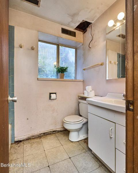 59 Arnold Rd, Pelham, MA 01002 photo 24