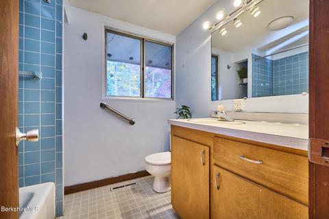59 Arnold Rd, Pelham, MA 01002 photo 16