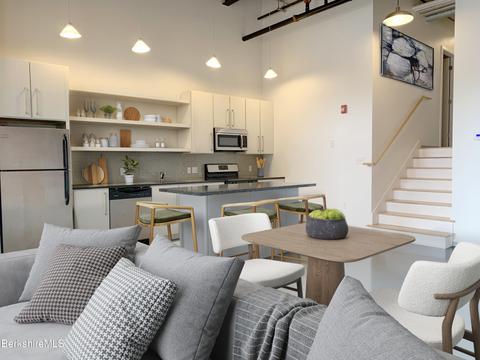 160 Water St #106, Williamstown, MA 01267