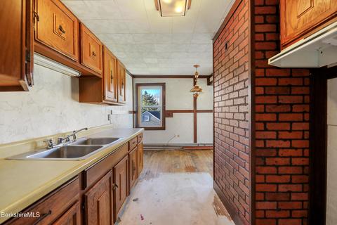 44 School St, Lee, MA 01238 photo 19