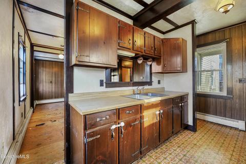 44 School St, Lee, MA 01238 photo 11