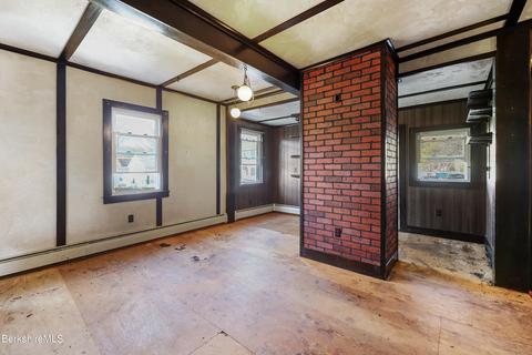 44 School St, Lee, MA 01238 photo 9