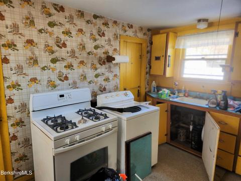 491 Chapel St, Lee, MA 01238 photo 12