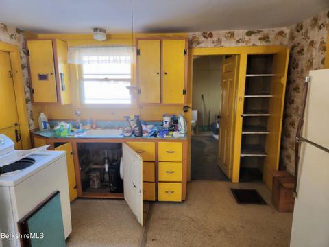 491 Chapel St, Lee, MA 01238 photo 11
