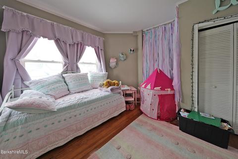 70 Franklin St, Lee, MA 01238 photo 8