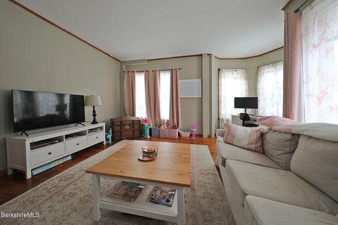 70 Franklin St, Lee, MA 01238 photo 4