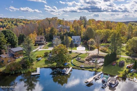 10 Buckingham Ln, Monterey, MA 01245