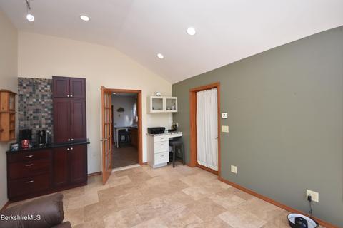 660 E Main St, North Adams, MA 01247 photo 17