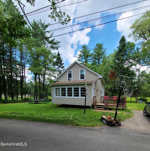 164 Cross Rd, Clarksburg, MA 01247