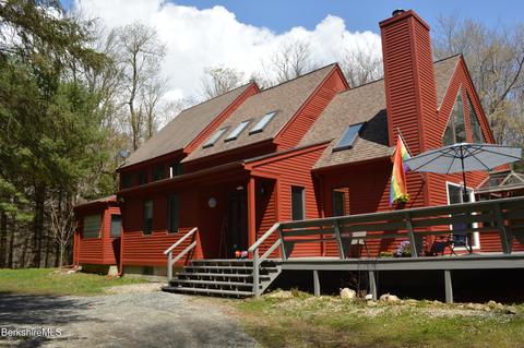 17 Trout Close Rd, Becket, MA 01223