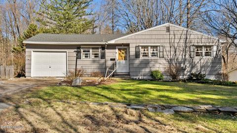 72 Morningview Dr, Pittsfield, MA 01201