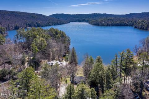7 Point Rd, Monterey, MA 01245