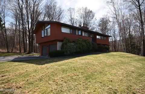 48 Greylock Estates Rd, Lanesborough, MA 01237