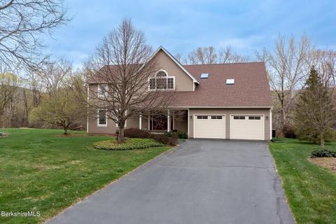 8 Filomena Dr, Pittsfield, MA 01201