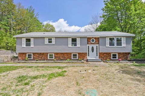 40 Curran Rd, Cheshire, MA 01225