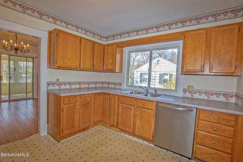 30 Elm St, Lenox, MA 01240 photo 4