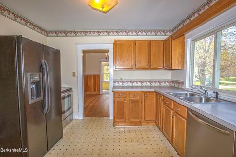 30 Elm St, Lenox, MA 01240 photo 3