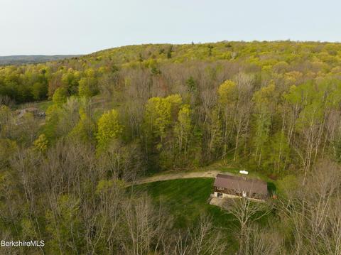 851 E Washington Rd, Hinsdale, MA 01235