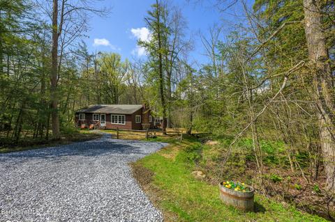 18 Beachwood Dr, Stockbridge, MA 01262