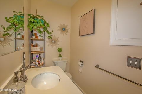 21 Roberta Rd, Pittsfield, MA 01201 photo 26