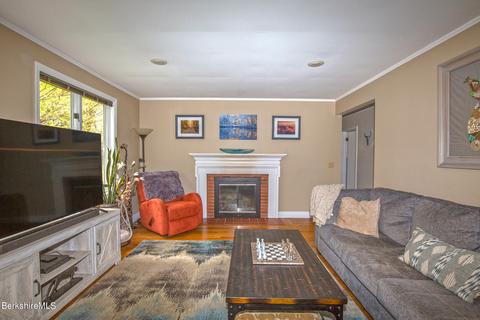 21 Roberta Rd, Pittsfield, MA 01201 photo 3