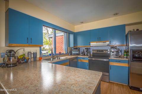 21 Roberta Rd, Pittsfield, MA 01201 photo 11