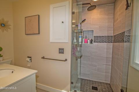 21 Roberta Rd, Pittsfield, MA 01201 photo 27