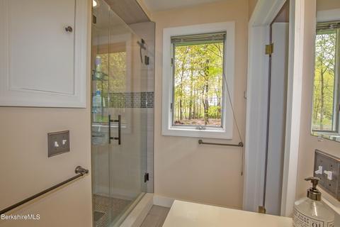 21 Roberta Rd, Pittsfield, MA 01201 photo 28