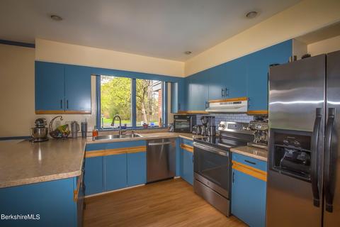 21 Roberta Rd, Pittsfield, MA 01201 photo 13