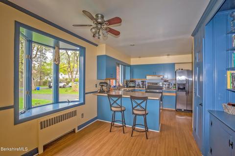 21 Roberta Rd, Pittsfield, MA 01201 photo 2